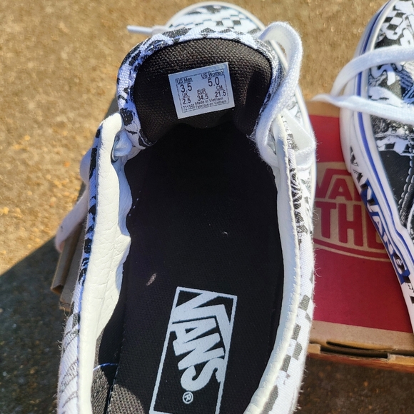 Vans - Picture 3 of 4